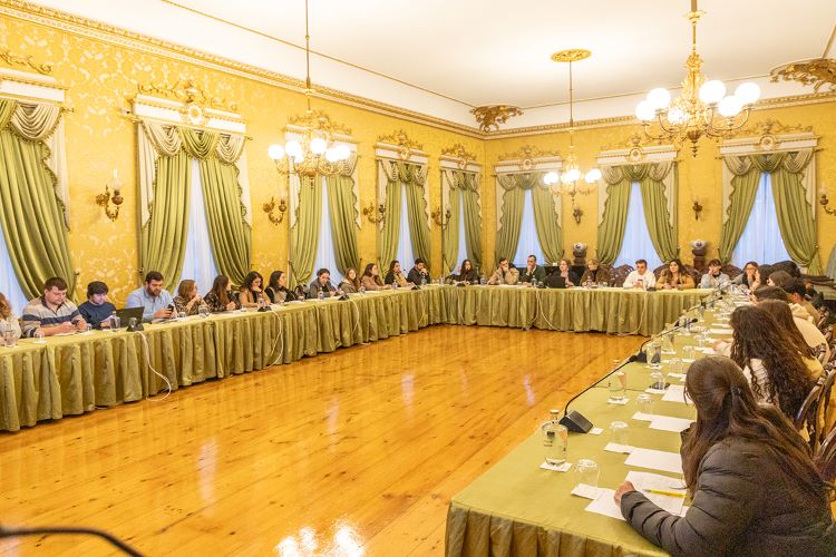 Jovens de Angra do Heroísmo reunidos em Conselho Municipal de Juventude